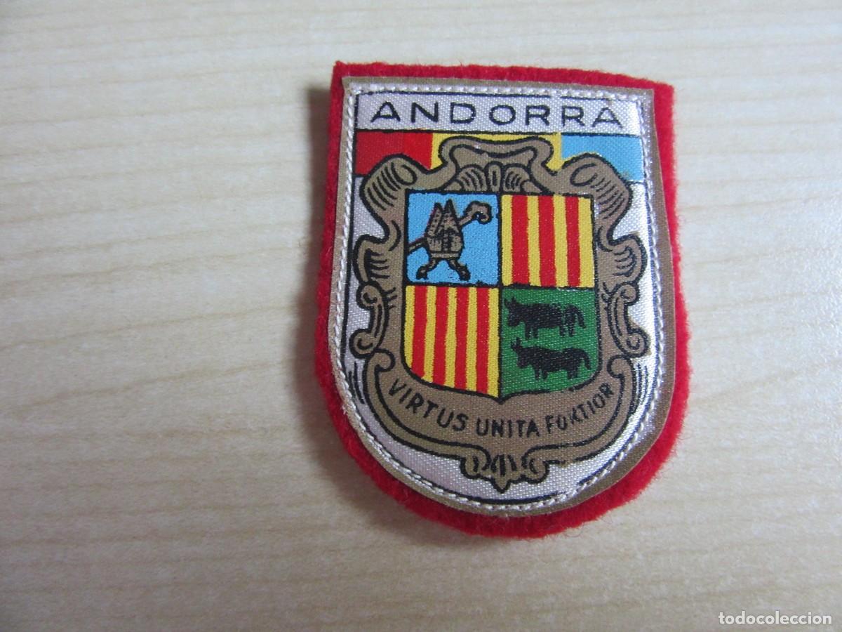 Sammeln: Escudo de Andorra Tela sobre fieltro Medidas 6,3 x 4,7 cm