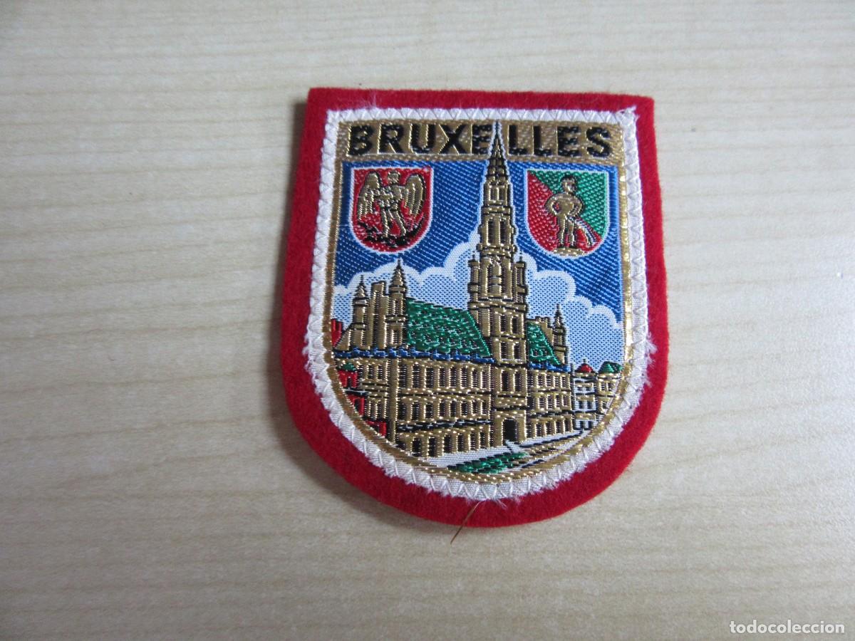 Sammeln: Escudo de Bruselas Tela sobre fieltro Medidas 7 x 5,7 cm