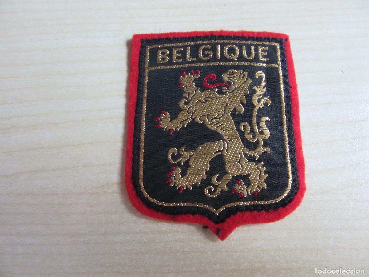 Collecting: Escudo de Belgica Tela sobre fieltro Medidas 7 x 5,7 cm