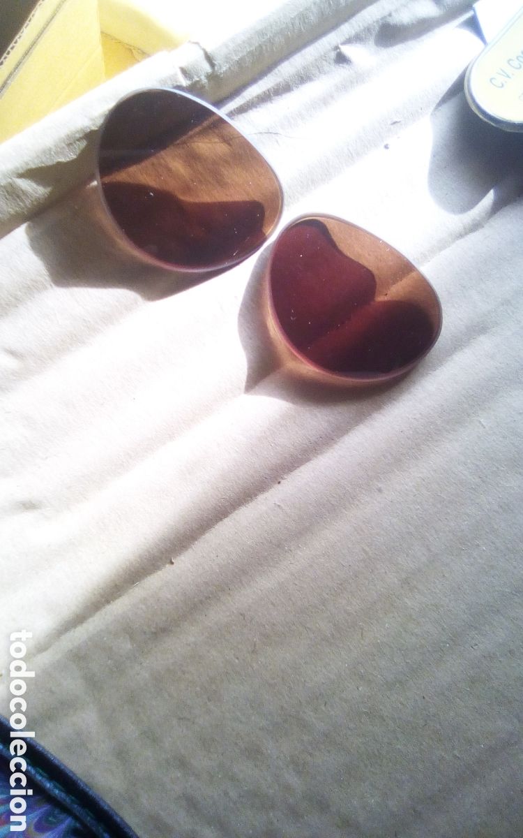 Coleccionismo: 2 Cristales de unas gafas de sol, tienen graduaci&oacute;n. Miden 37 x 47 mm.