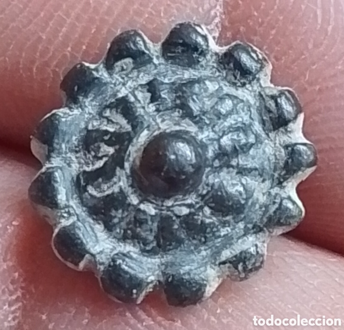 Coleccionismo: A-Boton hisp&aacute;nico serie rosetas a imitaci&oacute;n de flores tipo 72.1e sin marcas