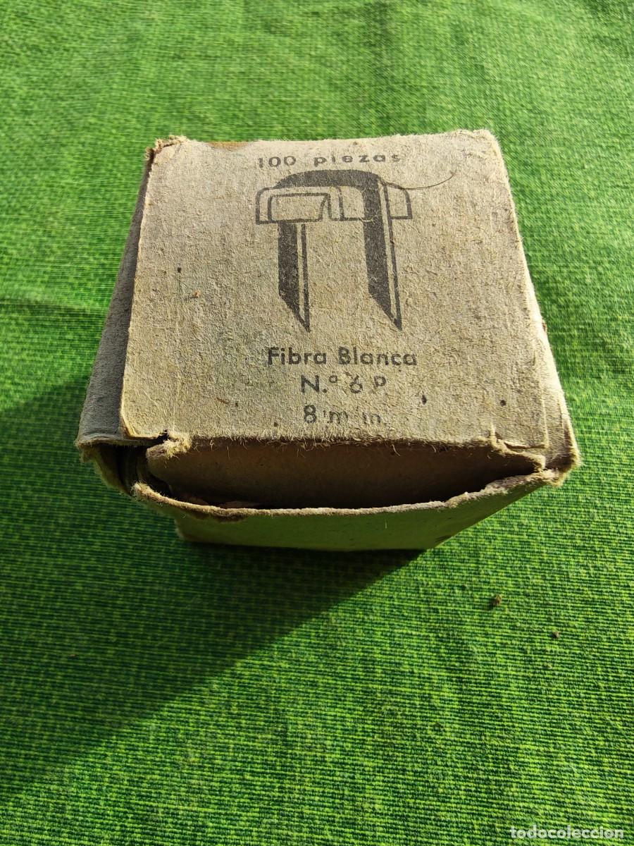 Coleccionismo: Caja de clips vintage que data de las d&eacute;cadas de 1960 y 1970.