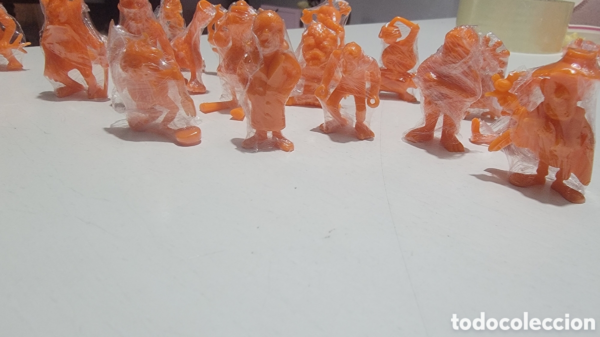 Coleccionismo: Lote de 20 moustros MATUTANO DUNKIN color Naranja