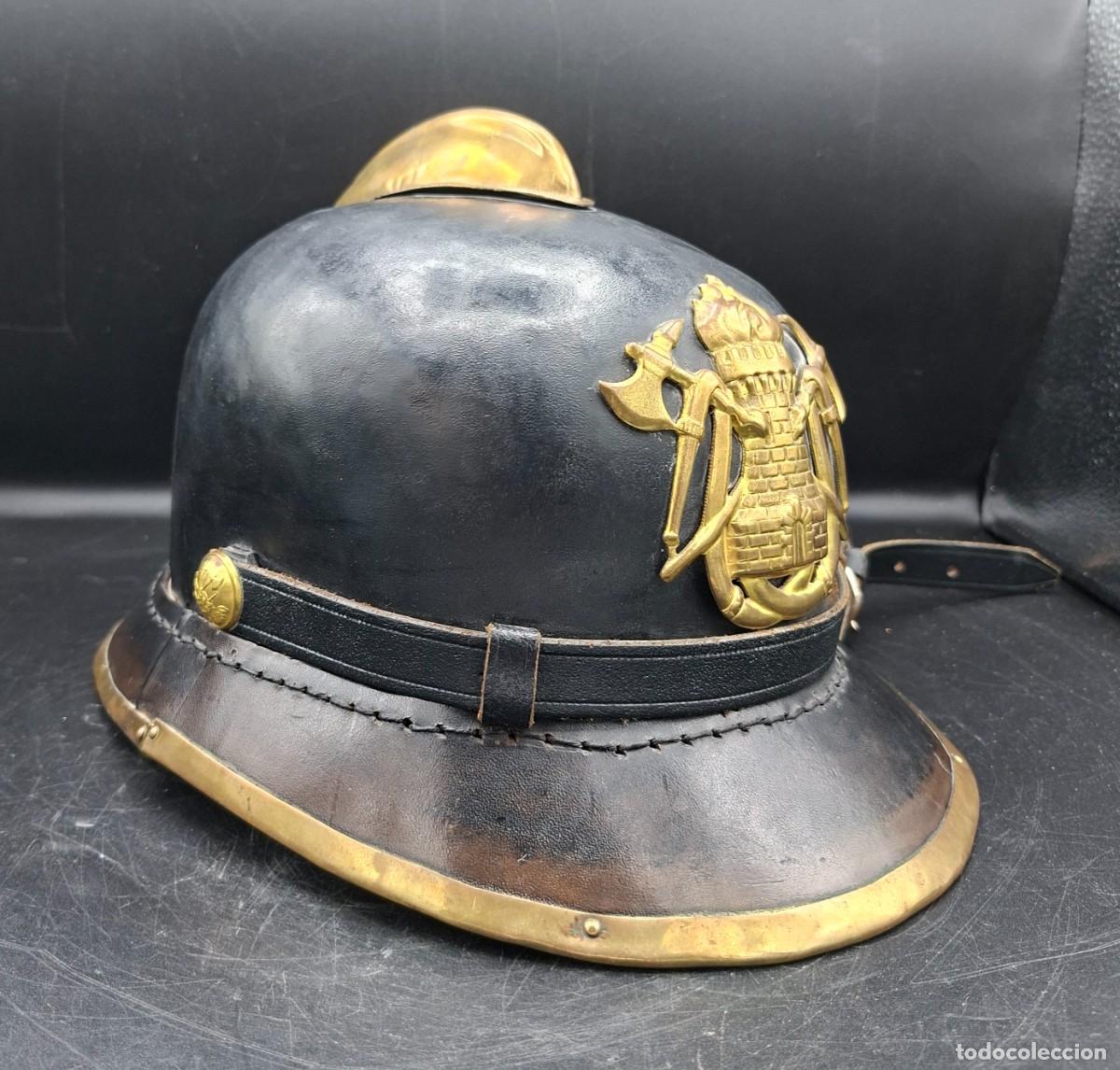 Coleccionismo: ANTIGUO CASCO DE BOMBERO ESPA&Ntilde;OL CON ESCUDO - Foto 4