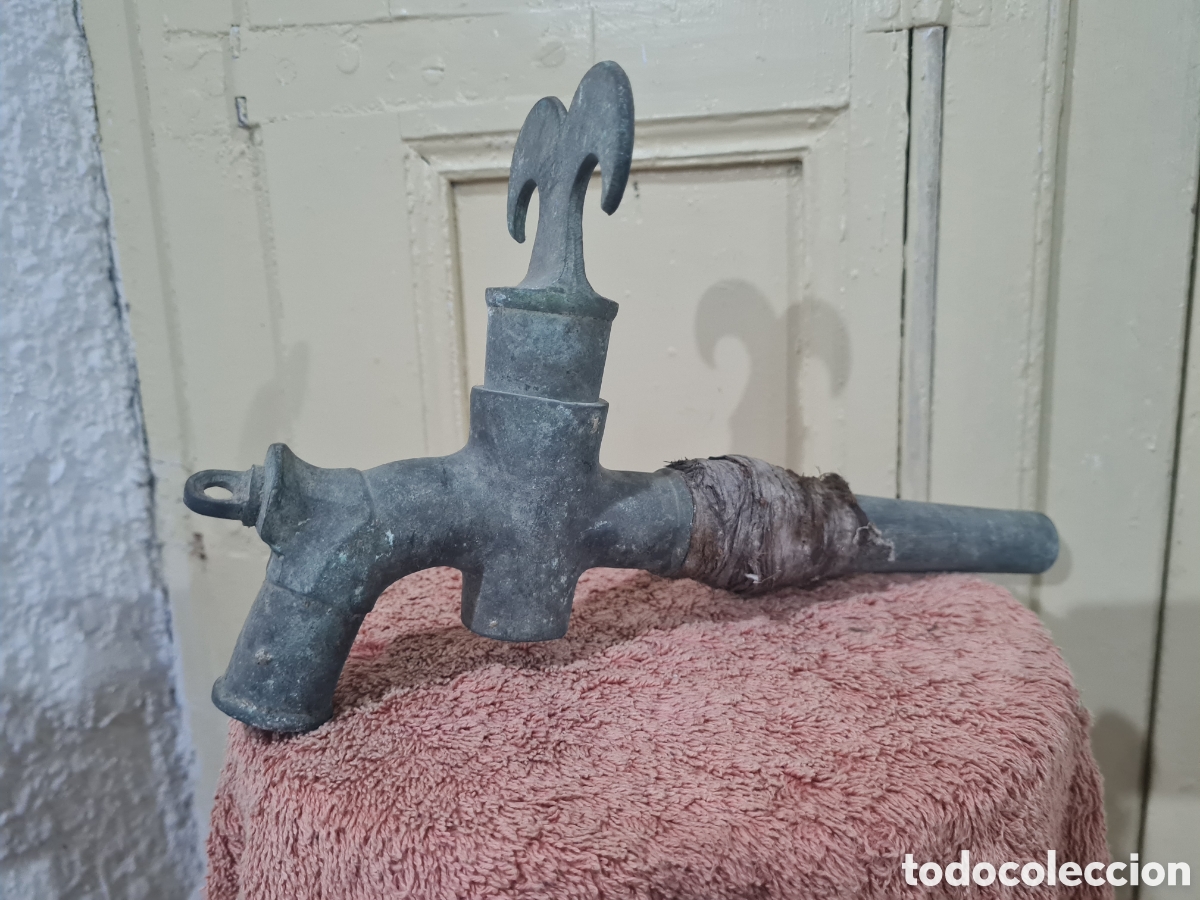 Coleccionismo: Antiguo grifo de bronce