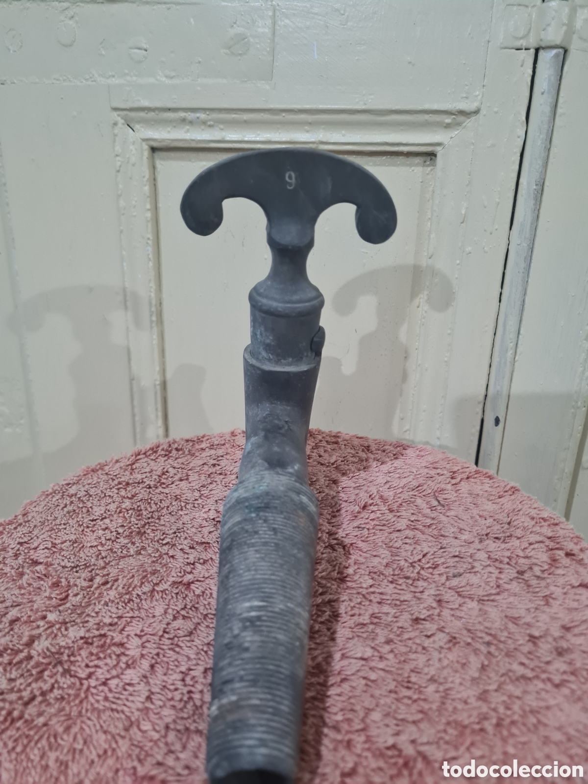 Coleccionismo: Antiguo grifo de bronce - Foto 3