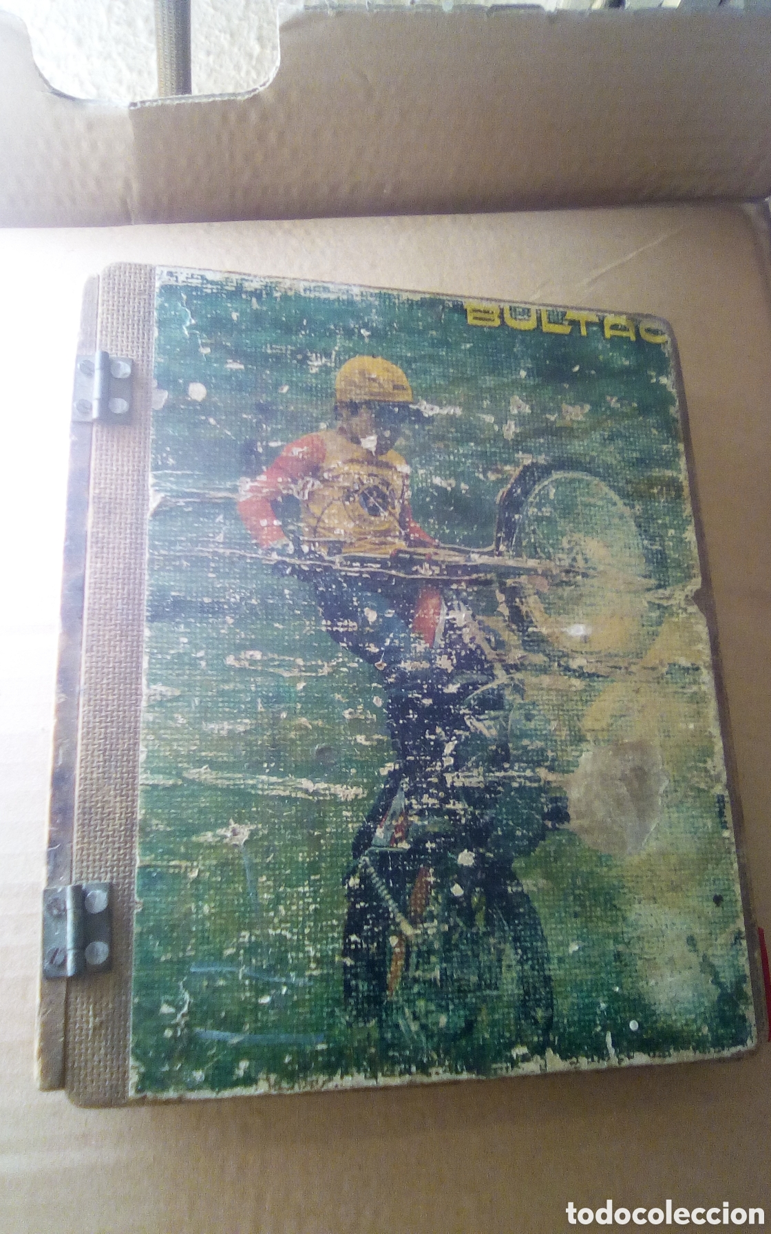 Coleccionismo: Carpeta artesanal de apuntes de un carpintero tapicero. Tapa con hoja pegada moto trial Bultaco.