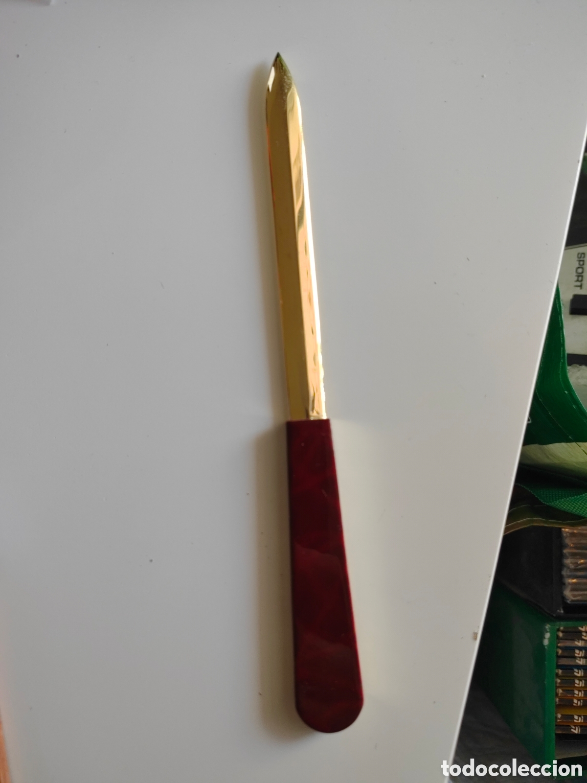 Coleccionismo: Abrecartas clasico dorado con mango - Foto 1