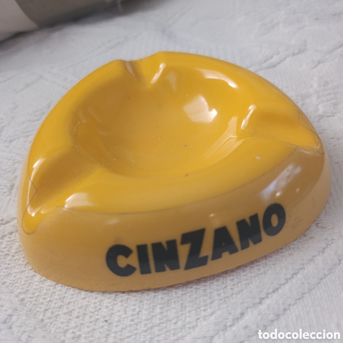 Coleccionismo: Cenicero Vintage Cinzano Amarillo (A&ntilde;os 70/80)