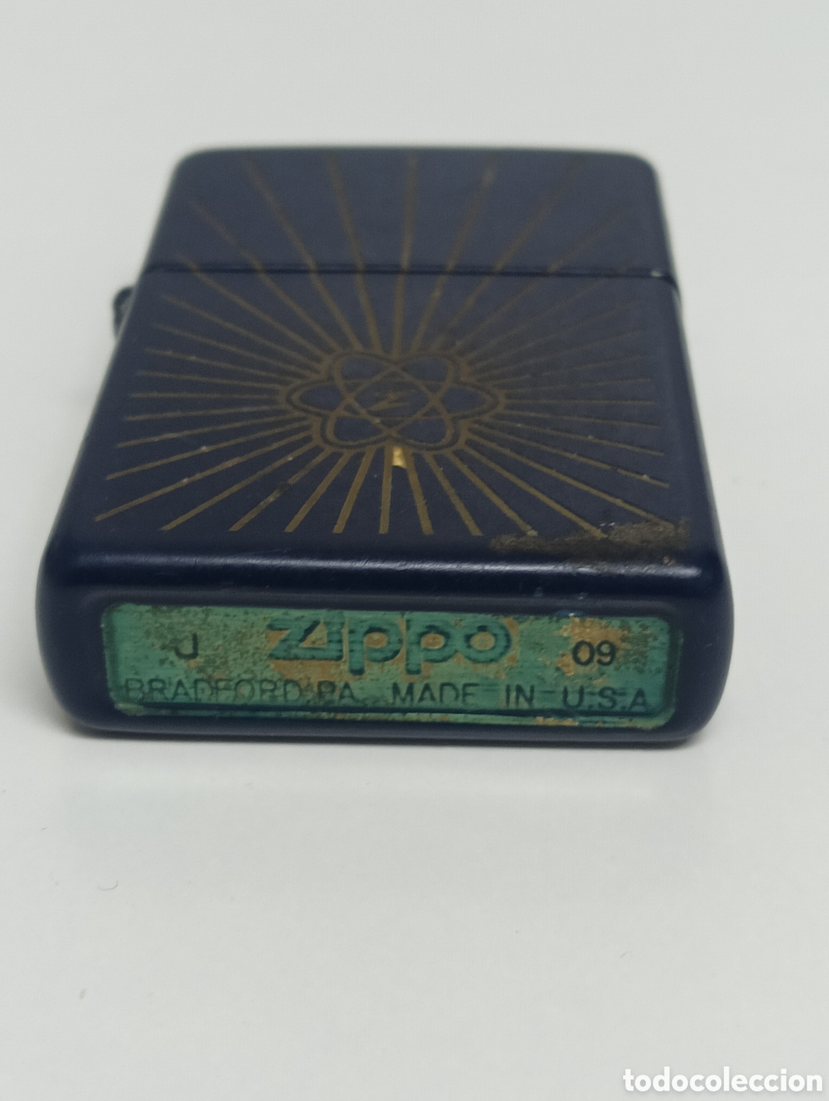Coleccionismo: Zippo 2009 Azul S&iacute;mbolo At&oacute;mico - Foto 3