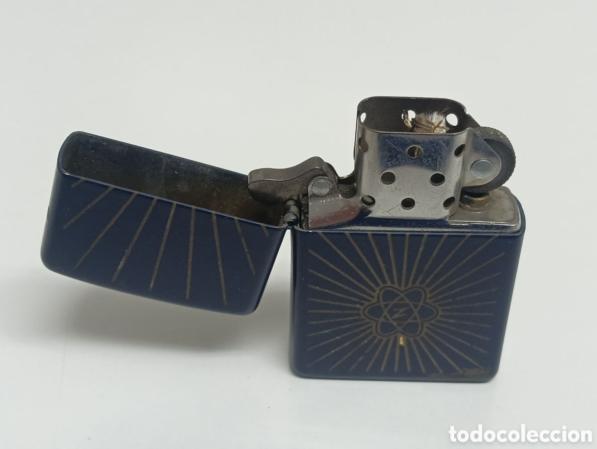 Coleccionismo: Zippo 2009 Azul S&iacute;mbolo At&oacute;mico - Foto 5