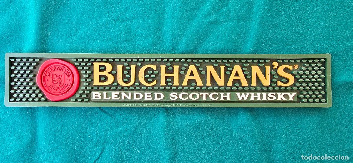 Coleccionismo: BAR MAT - TAPETE ESCURRIDOR PARA BARRA BUCHANAN'S WHISKY