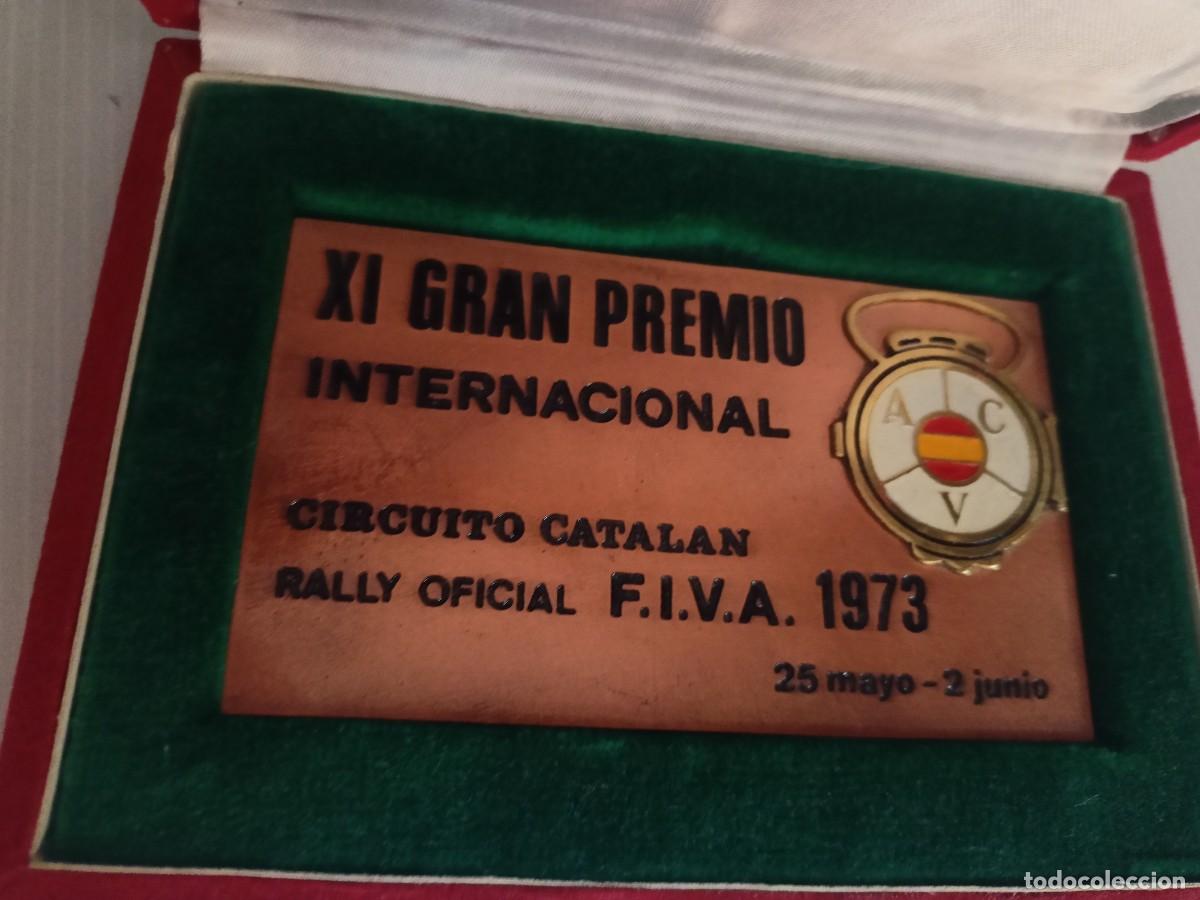 Coleccionismo: PLACA XI GRAN PREMIO INTERNACIONAL CIRCUITO CATALAN RALLY OFICIAL F.I.V.A. 1973