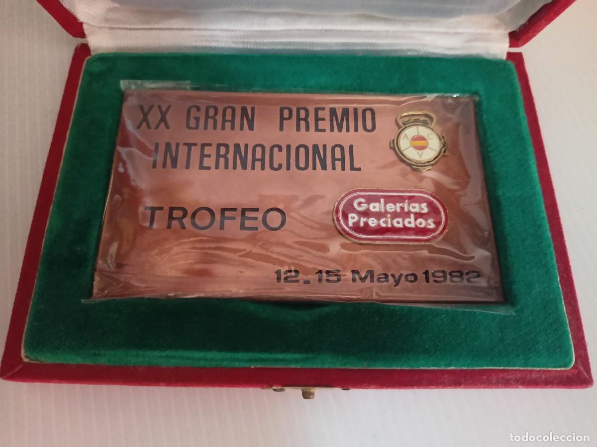 Coleccionismo: PLACA XX GRAN PREMIO INTERNACIONAL TROFEO GALERIAS PRECIADOS 12-15 MAYO 1982