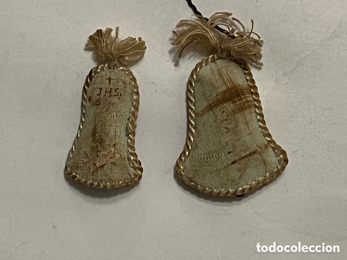 Coleccionismo: RELIQUIA ? EX VOTO ? De una Monja Carmelita.. (h.1920?) Peque&ntilde;as campanas. Med&iacute;das: 2,5 x 3,5