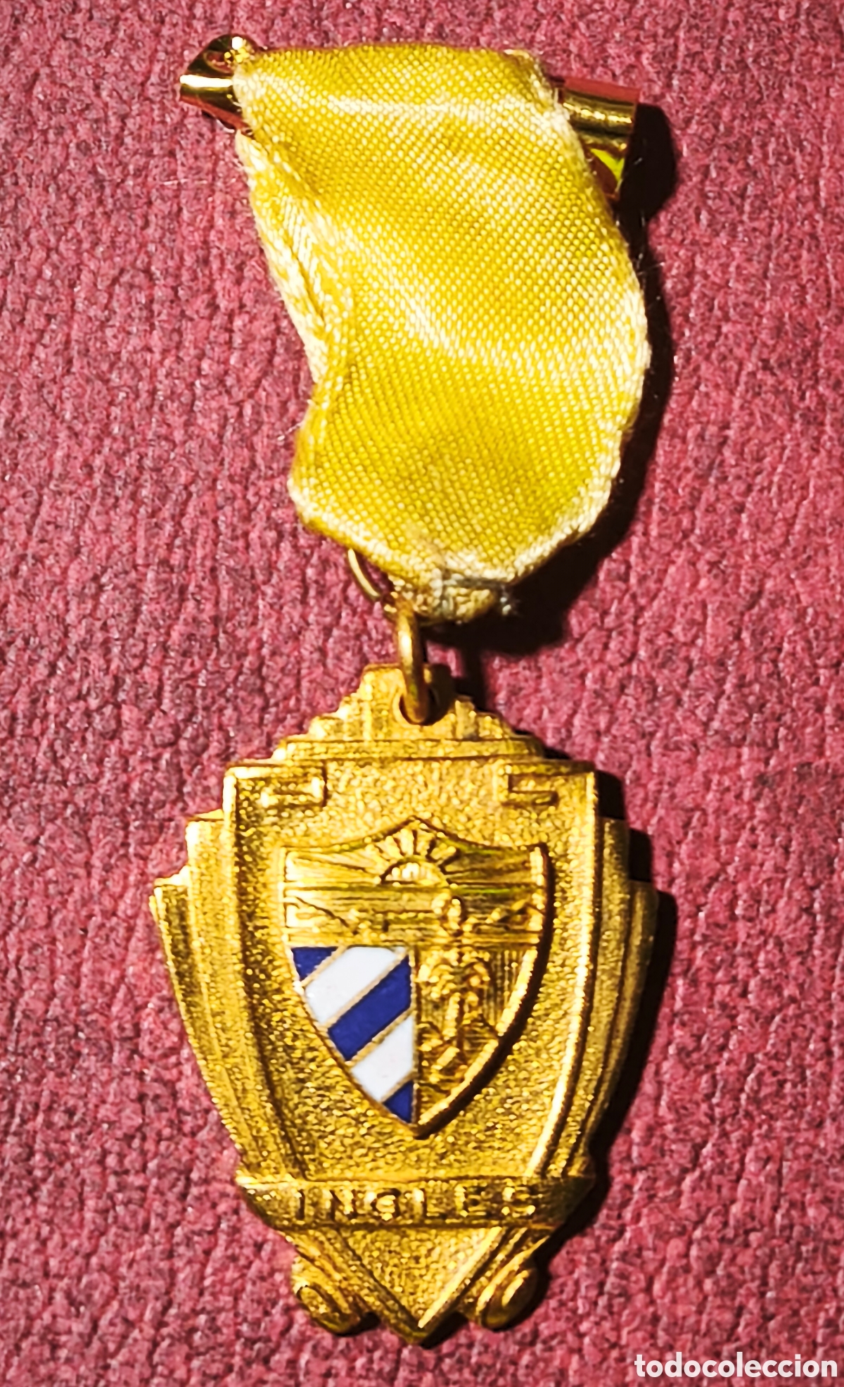 Colecionismo: Cuba. A&ntilde;os '80. Medalla al m&eacute;rito escolar. Ingl&eacute;s