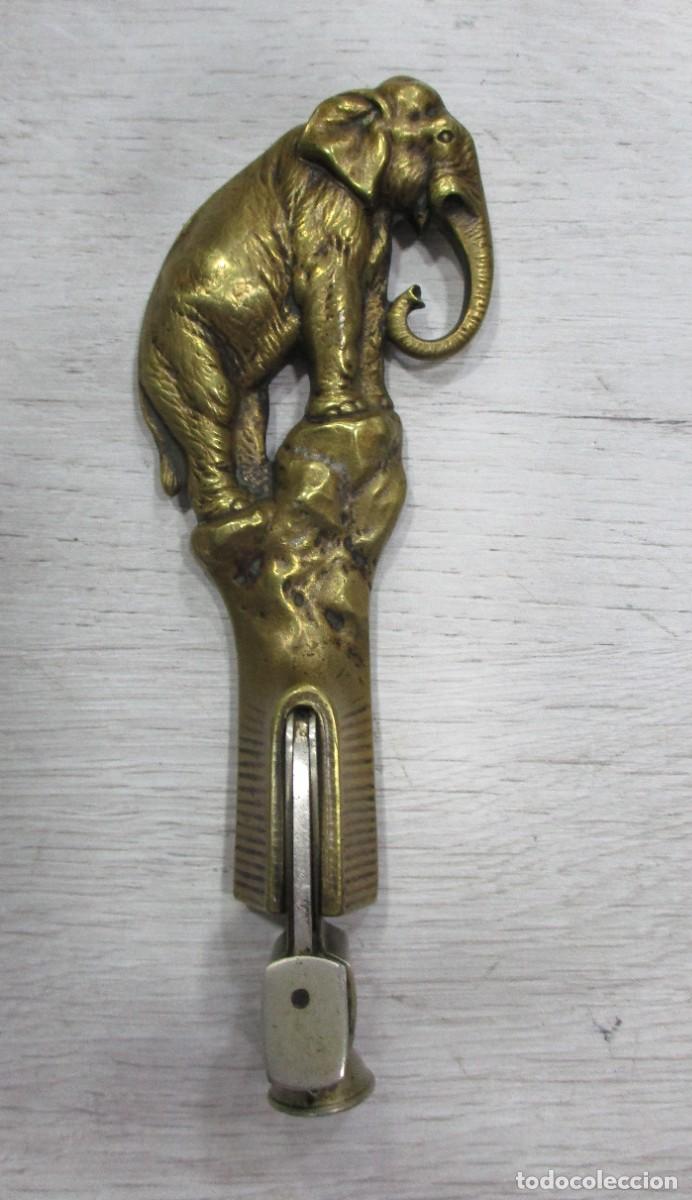 Coleccionismo: ANTIGUO CORTAPUROS DE GUILLOTINA ART DECO - ELEFANTE DE BRONCE - CIRCA 1920