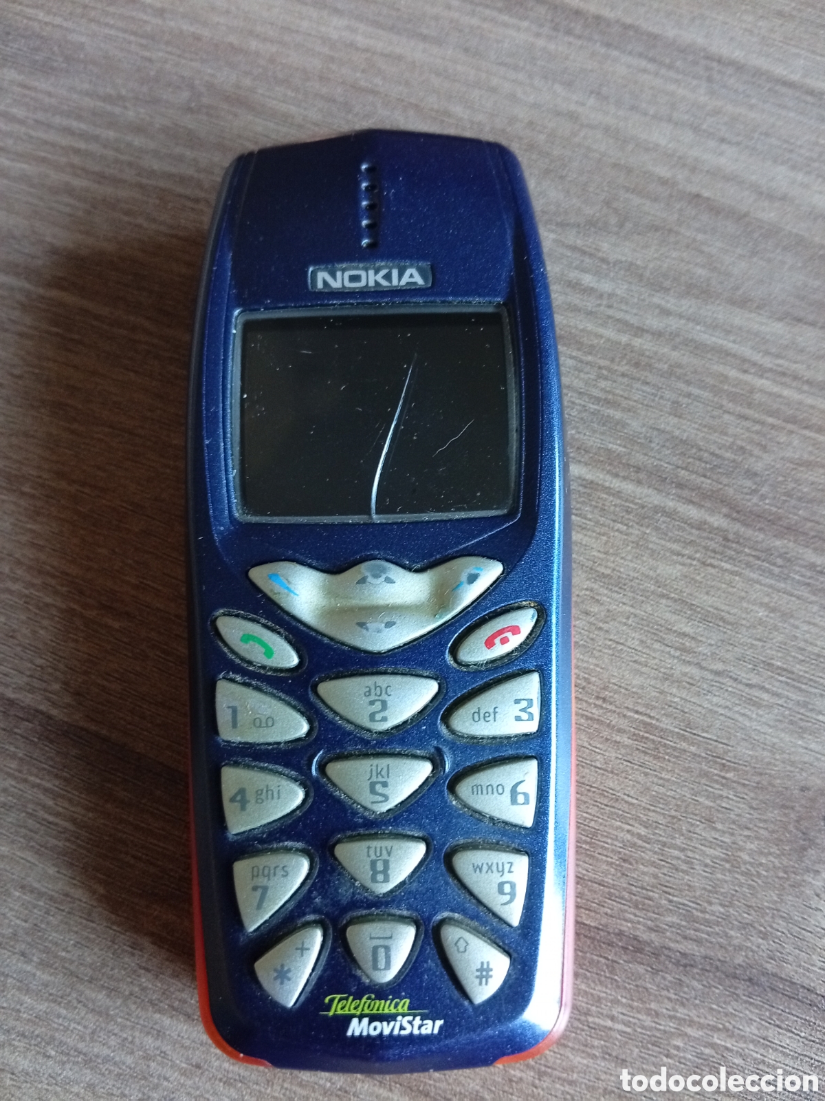 Collezionismo: El tel&eacute;fono m&oacute;vil de la imagen es un Nokia 3510 / 3510i de color azul con el logotipo de Telef&oacute;nica