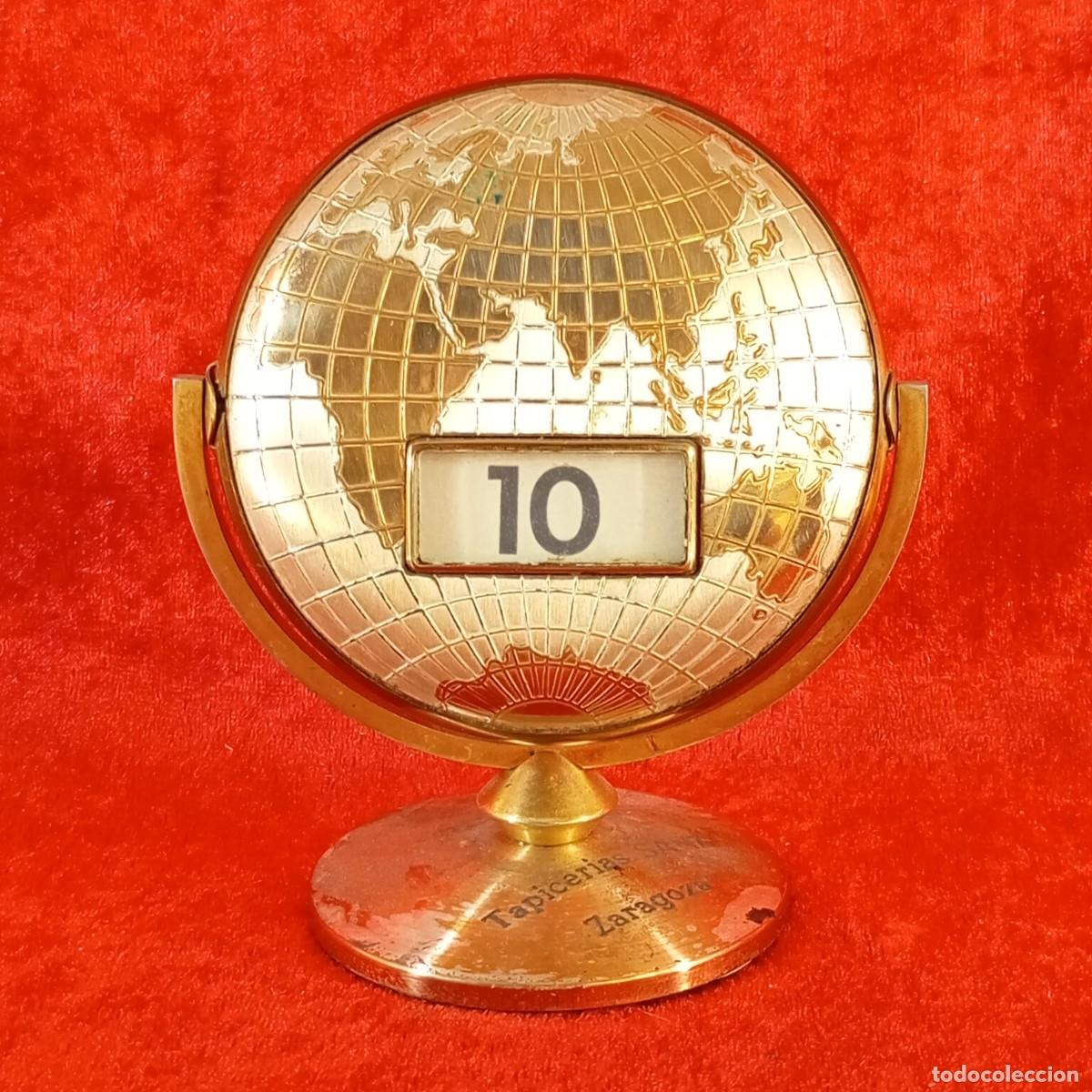 Collecting: PRECIOSO CALENDARIO DE SOBREMESA GLOBO TERRAQUEO - BOLA DEL MUNDO - TAPICERIAS SANZ ZARAGOZA