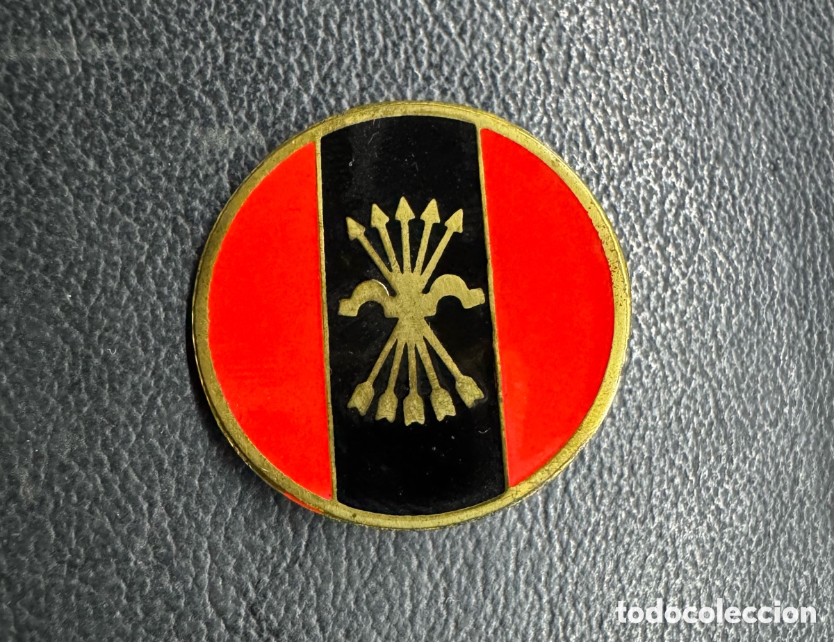 Collectionnisme: Pin de solapa circular oficial de Falange Espa&ntilde;ola de las JONS. A&ntilde;os 60s