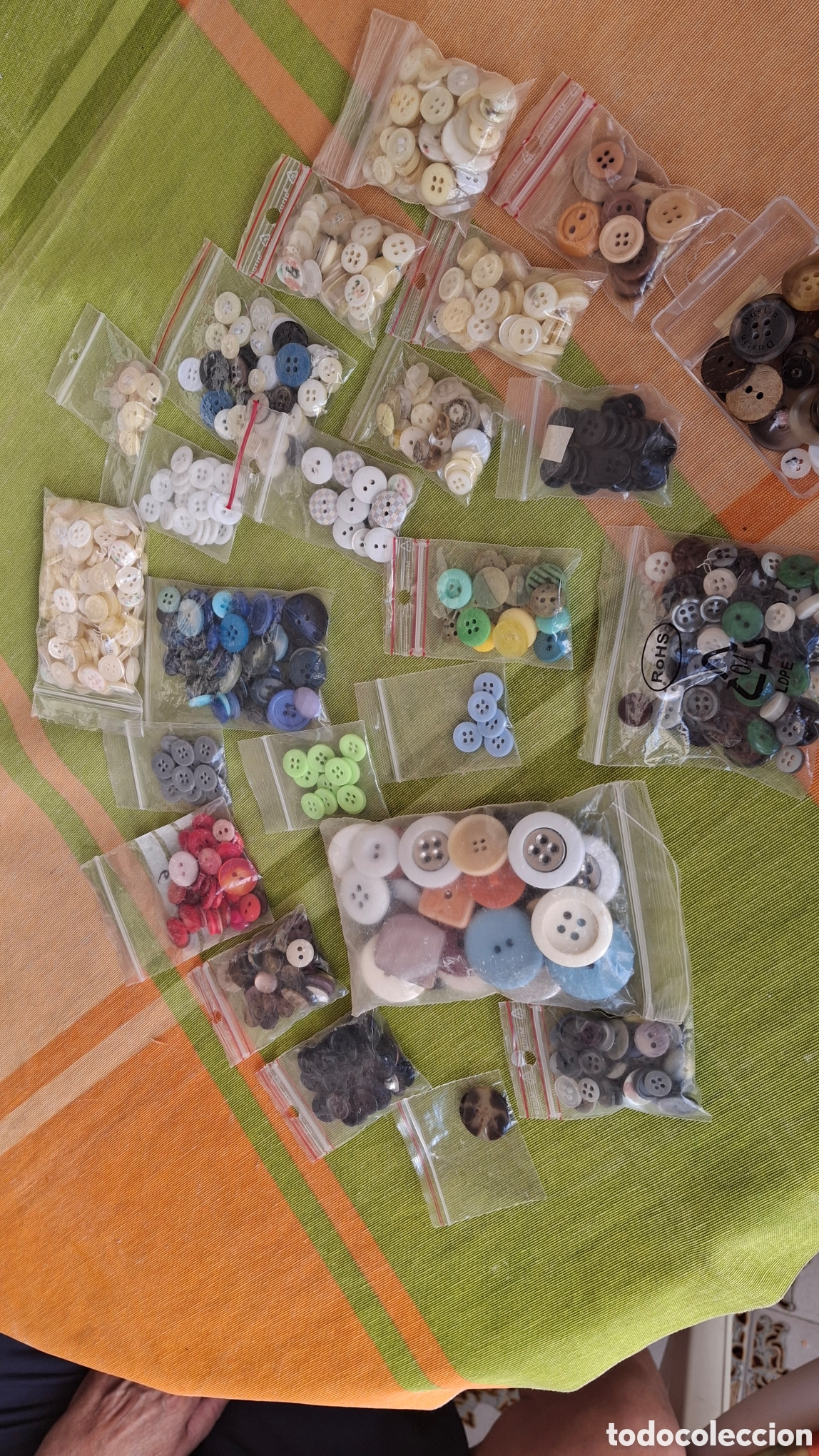 Coleccionismo: BOTONES VARIADOS. LOTE. - Foto 2
