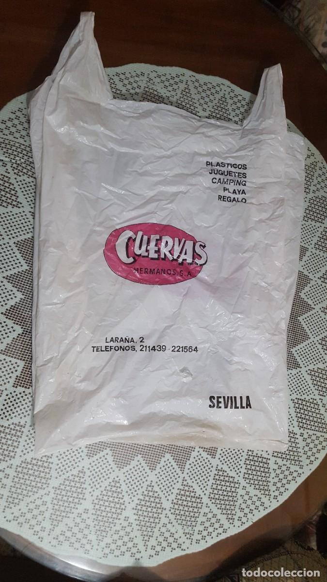 Coleccionismo: Gran bolsa de pl&aacute;stico de Almacenes Cuervas. - Foto 1