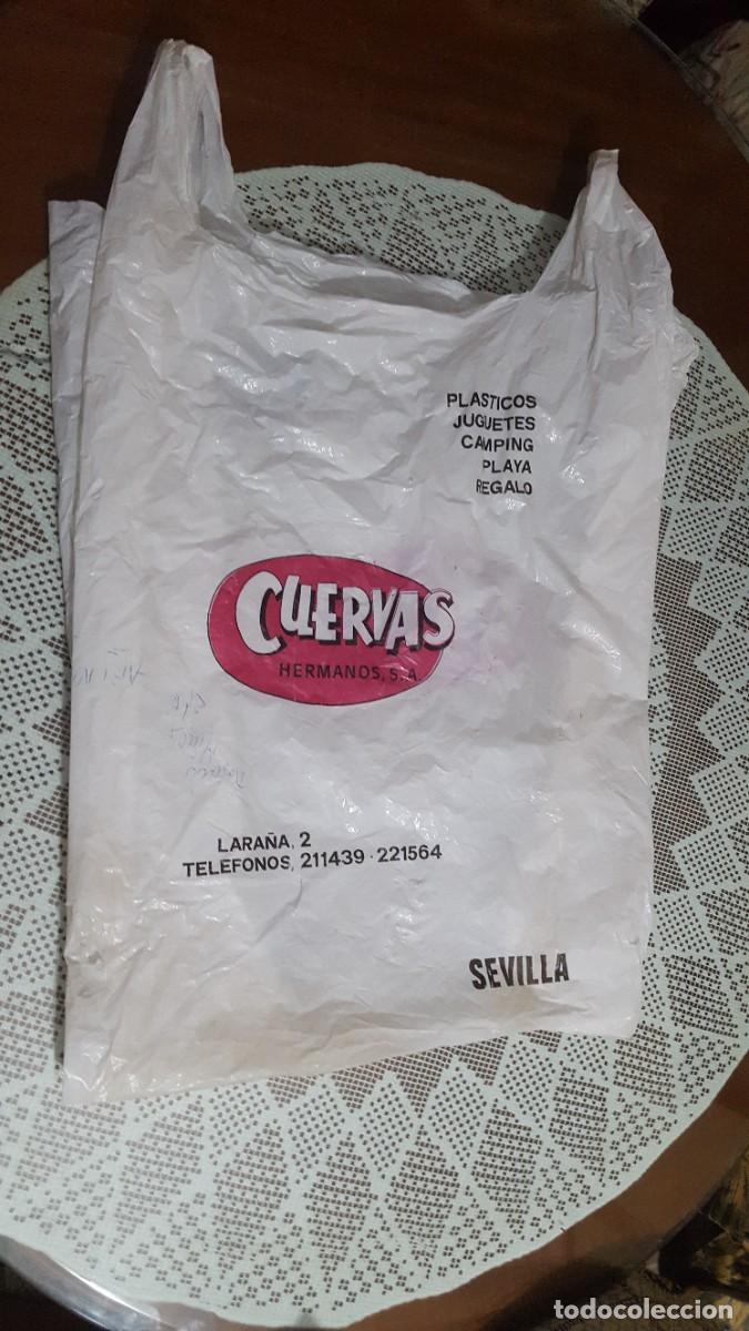Coleccionismo: Gran bolsa de pl&aacute;stico de Almacenes Cuervas. - Foto 2