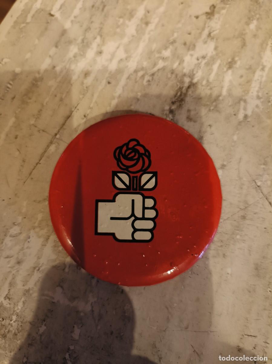 Collezionismo: CHAPA PSOE A&Ntilde;OS 80 ORIGINAL