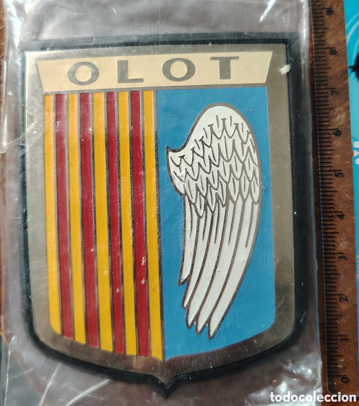Collectionnisme: Chapa de la poblaci&oacute;n de Olot para moto vespa