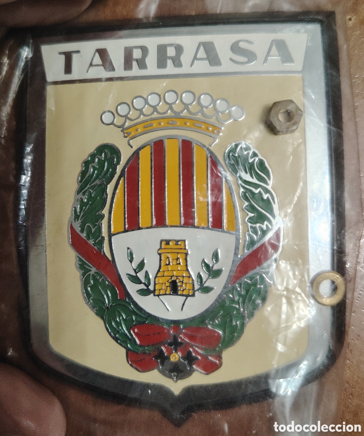 Collectionnisme: Chapa de la poblaci&oacute;n de Tarrasa (Barcelona) para poner en una moto vespa