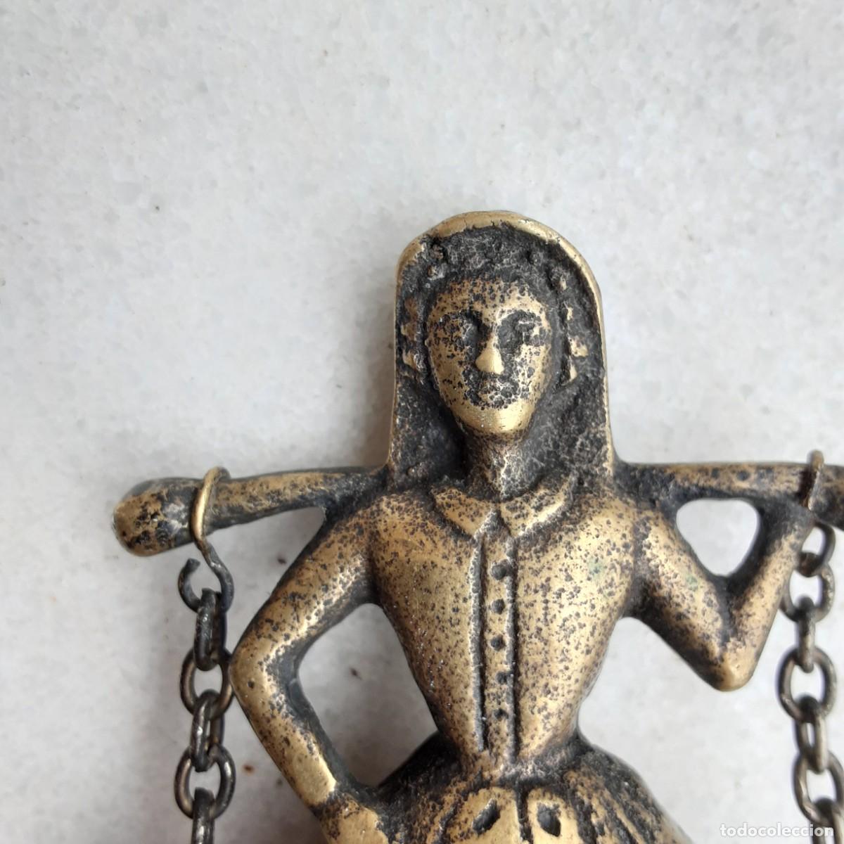 Coleccionismo: Campana de bronce se&ntilde;ora con cubos - Foto 3