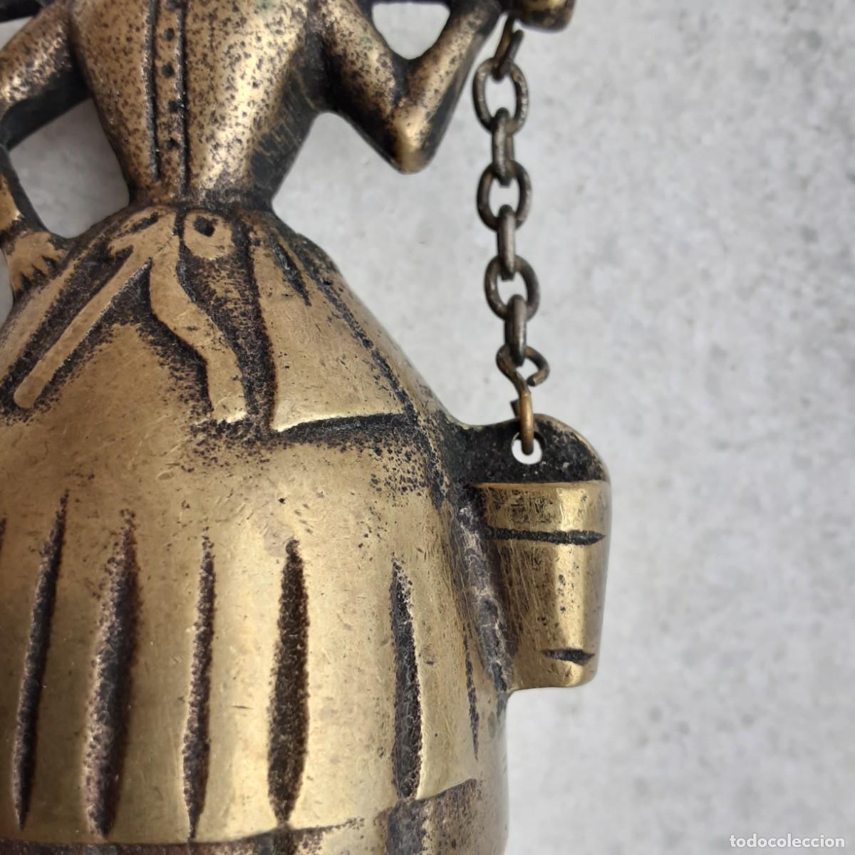 Coleccionismo: Campana de bronce se&ntilde;ora con cubos - Foto 4