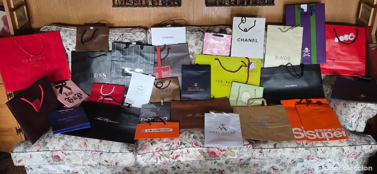 Collezionismo: Conjunto de 70 bolsas de tiendas de lujo.