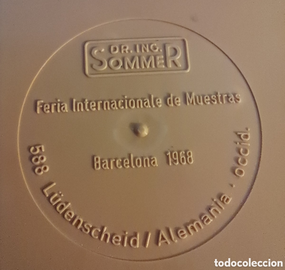 Coleccionismo: Feria internacional de Muestras Barcelona 1968. Platito promocional con serigrafia de 25 pts