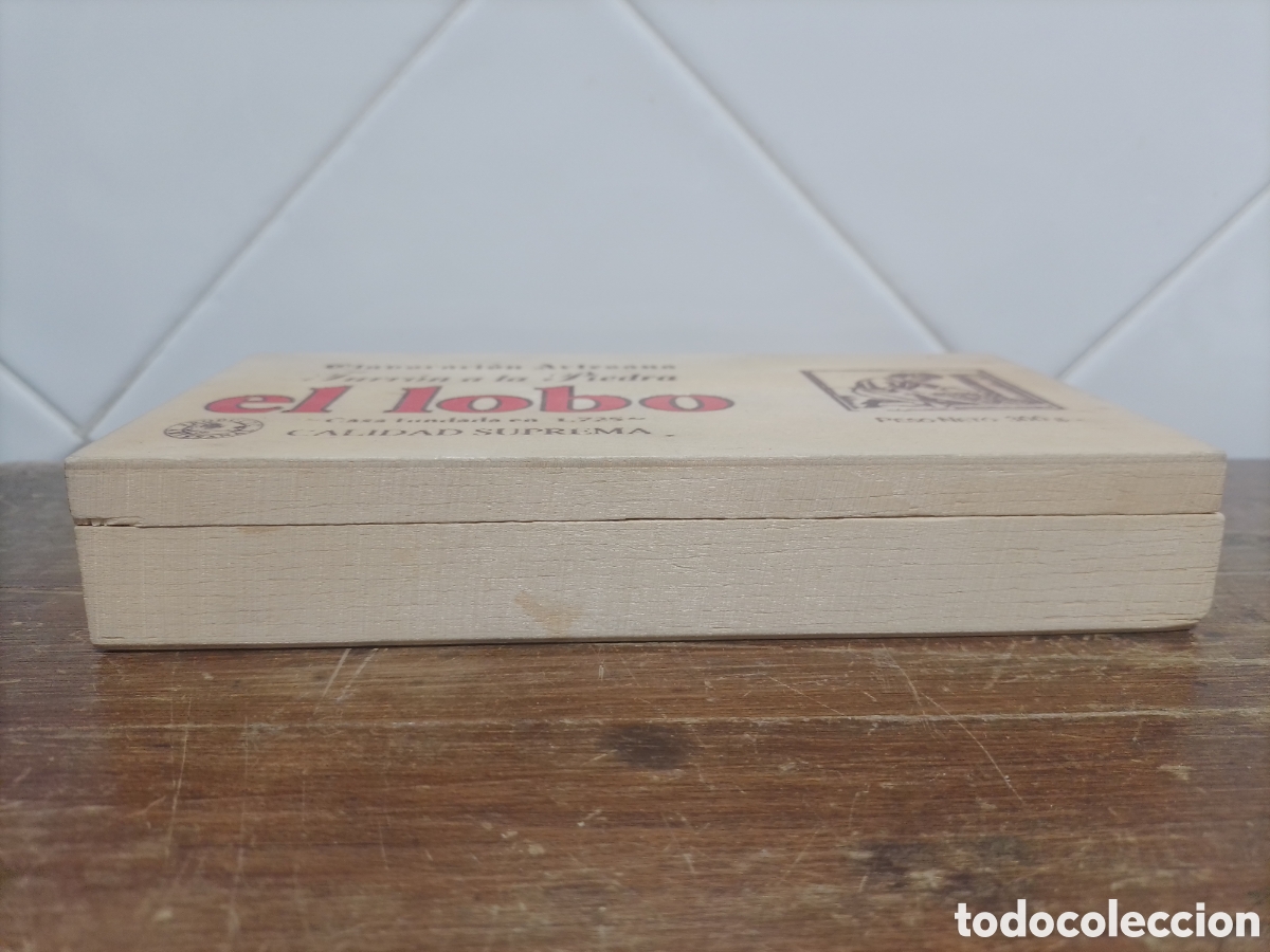 Coleccionismo: Caja de madera Turr&oacute;n El Lobo. - Foto 3
