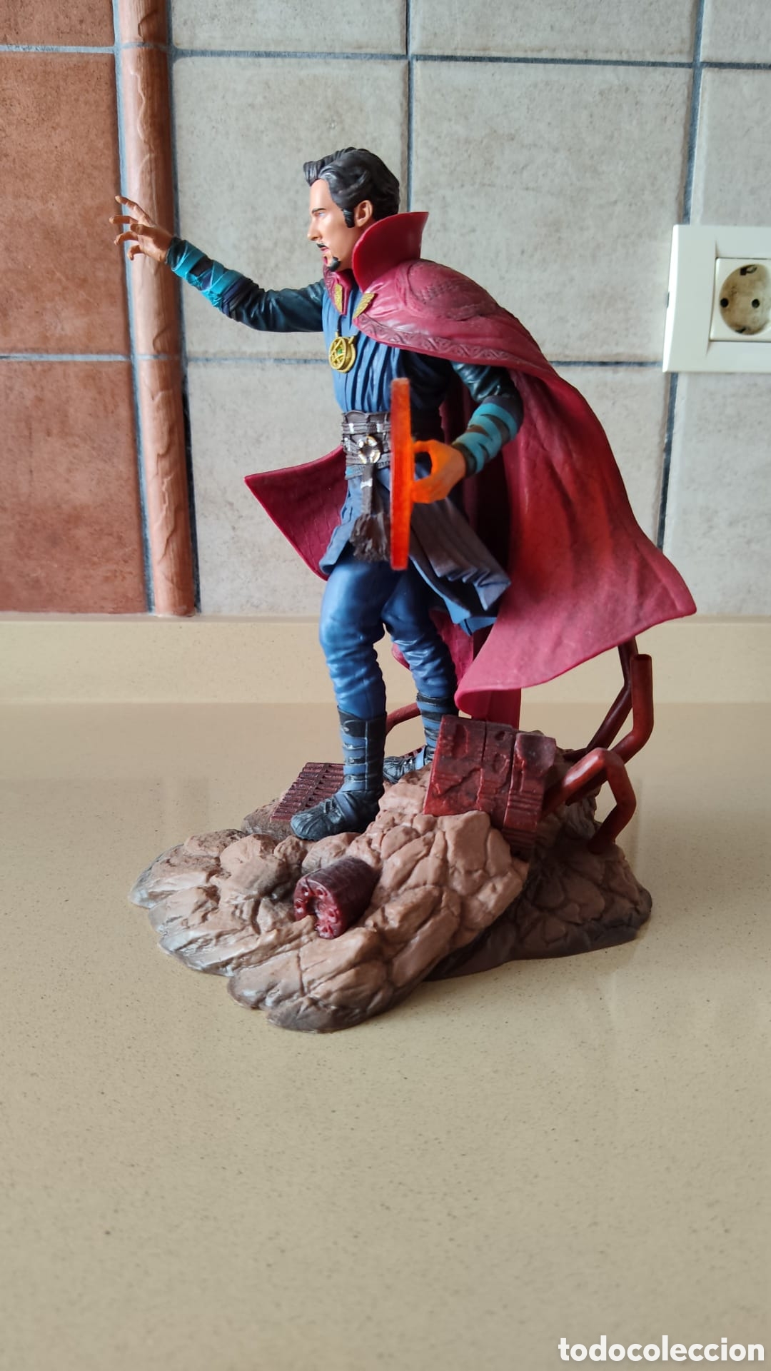 Coleccionismo: Figura Diamond select doctor extra&ntilde;o - Foto 2