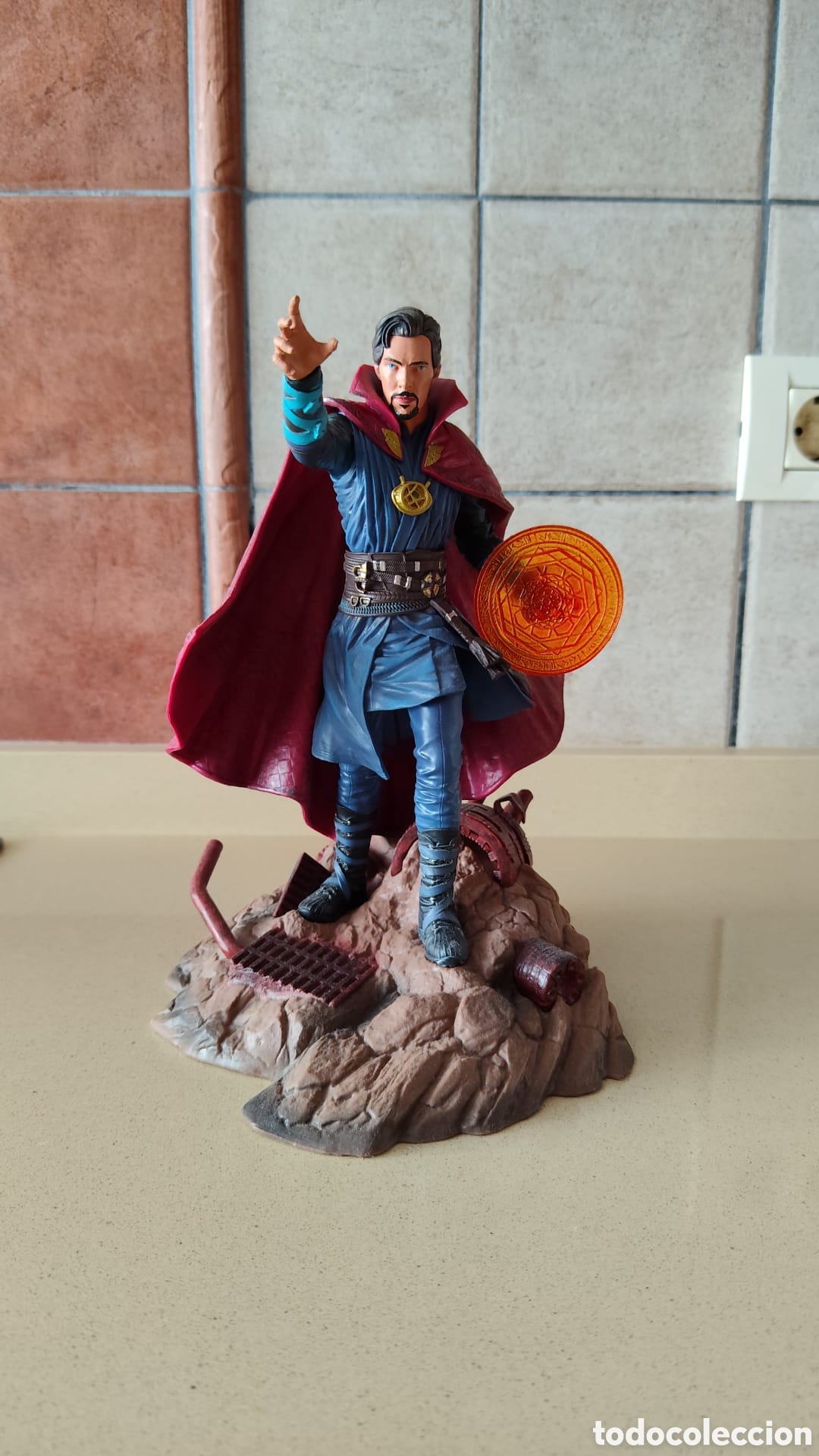 Coleccionismo: Figura Diamond select doctor extra&ntilde;o - Foto 1