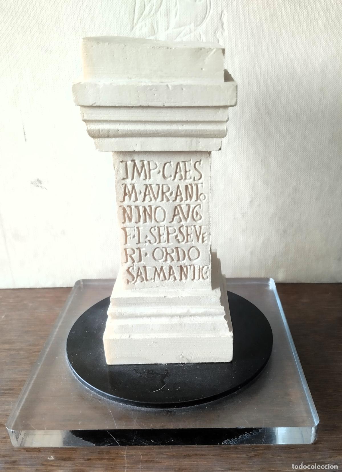 Coleccionismo: Ara o altar romano dedicado a los magistrados de Salmantica (Salamanca). Reproducci&oacute;n en resina