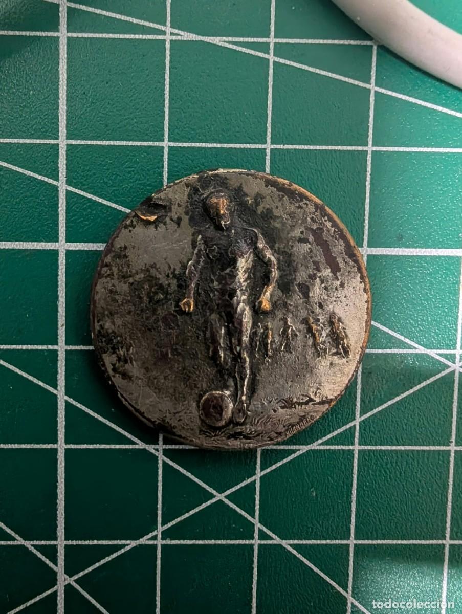 Coleccionismo: MEDALLA METALICA, DE BRONCE PLATEADO, VINTAGE DE FUTBOL