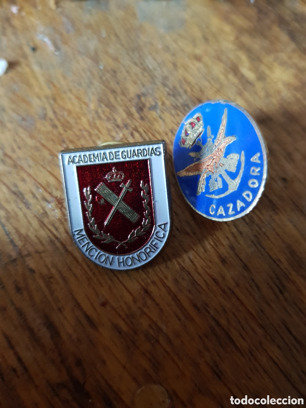 Coleccionismo: LOTE DE 2 PINES MILITARES