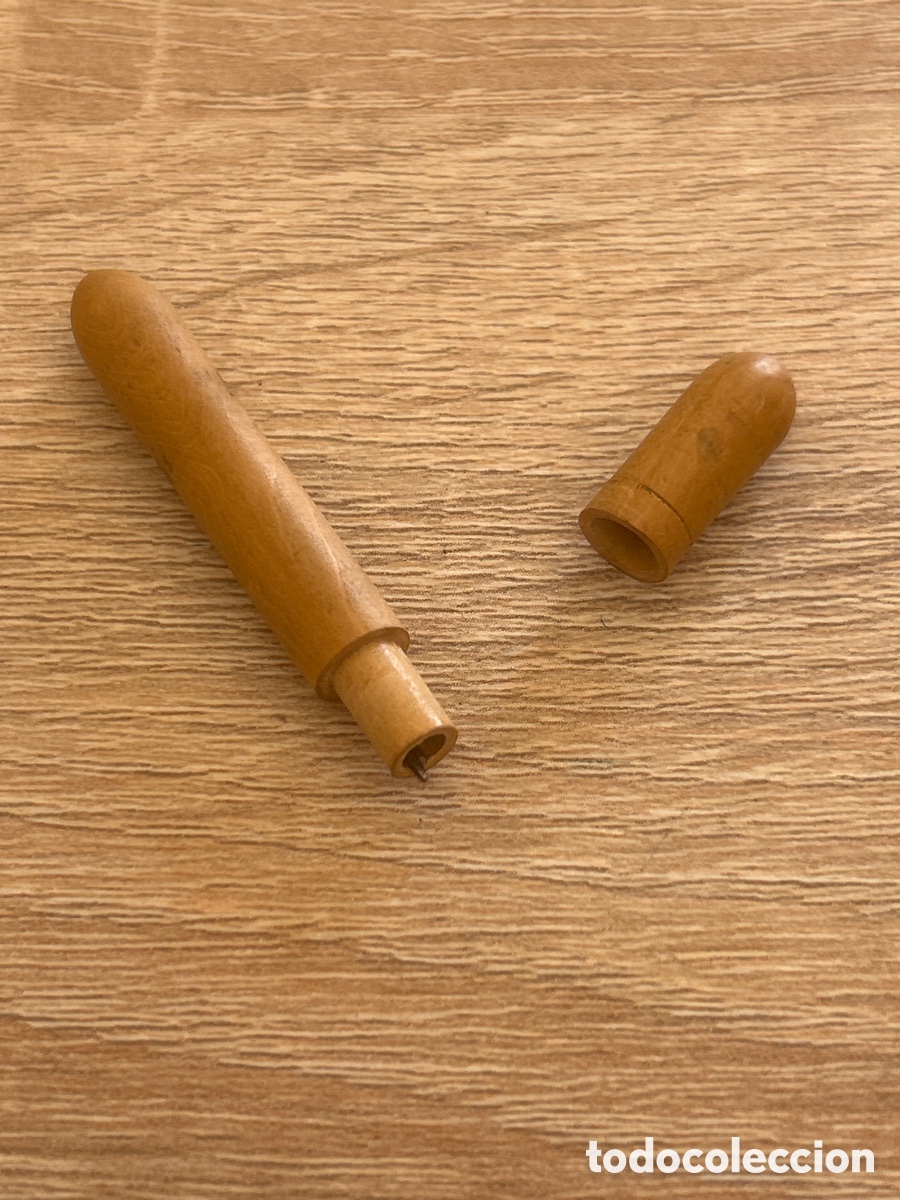 Coleccionismo: Alfiletero peque&ntilde;o de madera - Foto 2