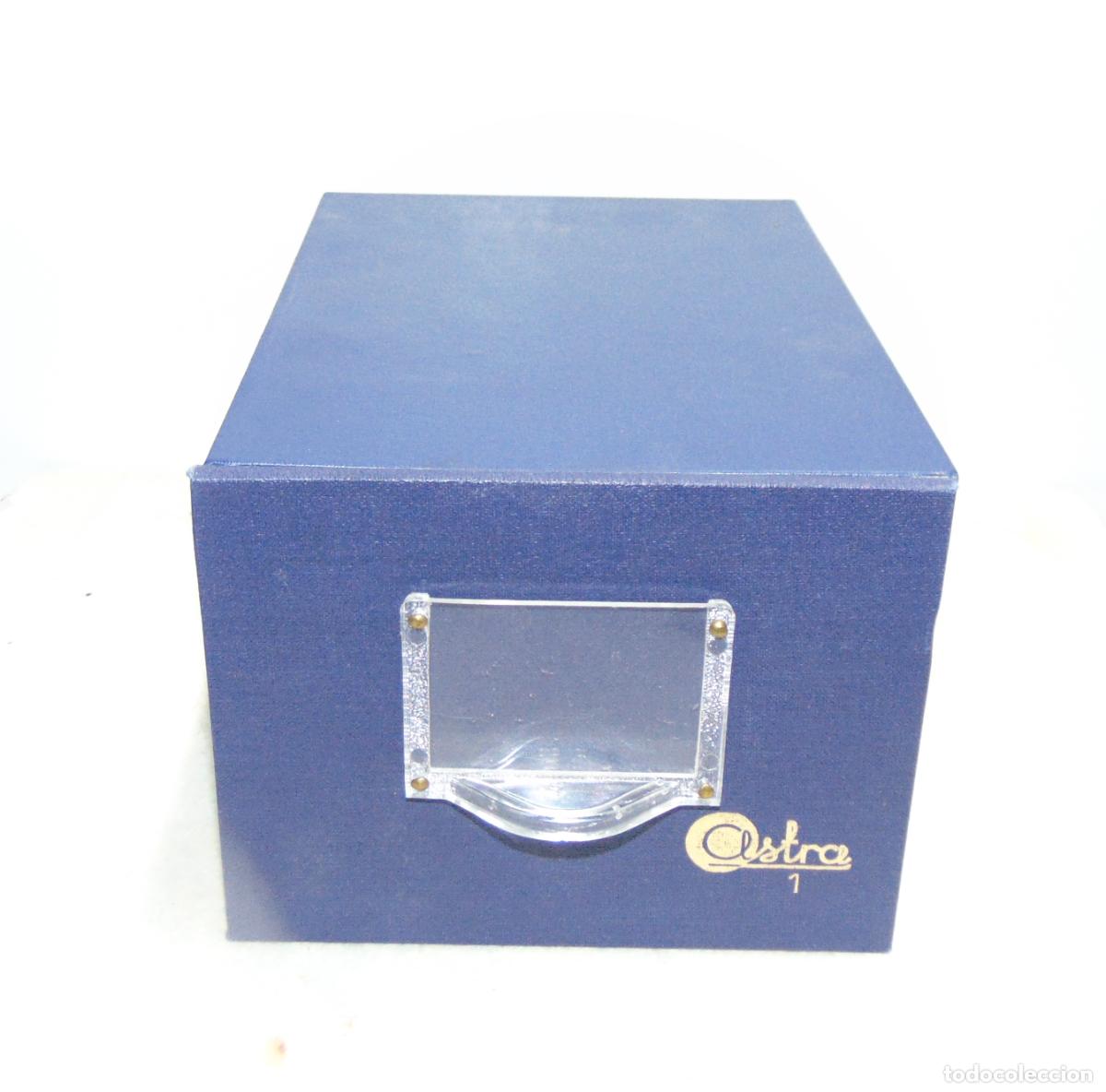 Coleccionismo: ARCHIVADOR ASTRA 4 DE MADERA FORRADA COLOR AZUL, 21,5x15CM