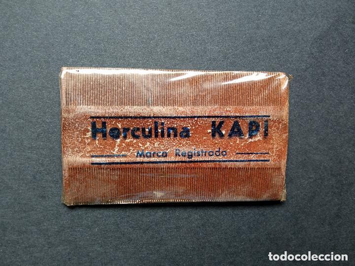 Coleccionismo: ANTIGUO RASCADOR CAPILAR EN SU ENVASE ORIGINAL - PUBLICIDAD HERCULINA KAPI