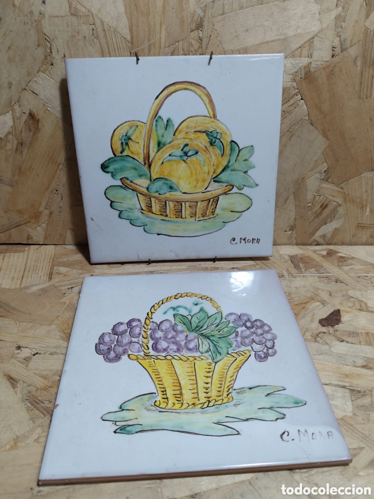Coleccionismo: Dos azulejos pintados a mano y firmados por C. Mora. 20 x 20