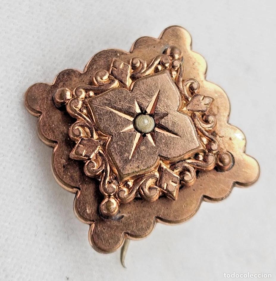 Coleccionismo: BROCHE ART NOUVEAU VOLUTES PERLE METAL DORE