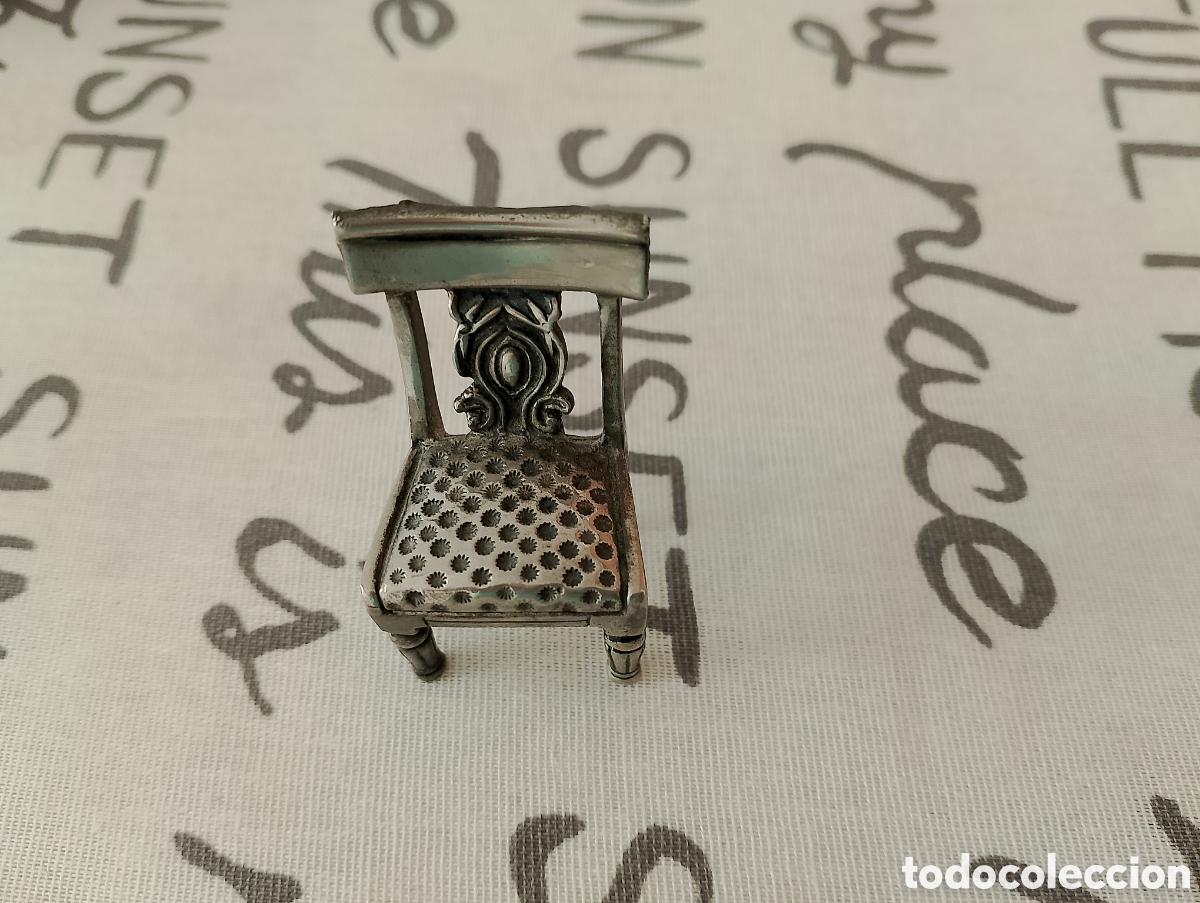 Coleccionismo: Silla en miniatura y m&aacute;s cosas