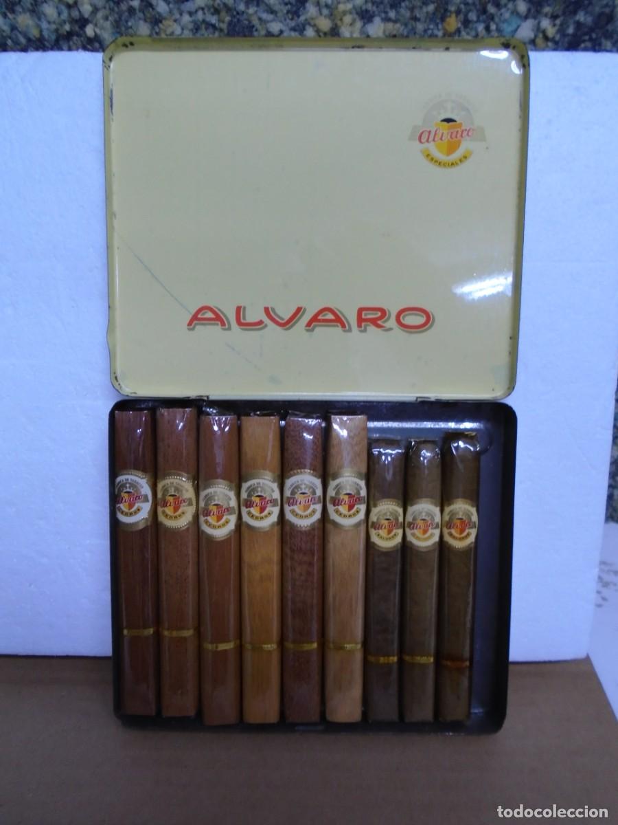 Coleccionismo: ALVARO,FABRICA DE TABACOS.ANTIGUA CAJA METALICA,CONTIENE 6 CEDROS Y 3 SALUDOS.VER FOTOS.