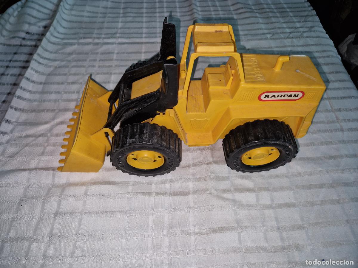 Coleccionismo: BONITO TRACTOR DE JUGUETE. COLOR AMARILLO.