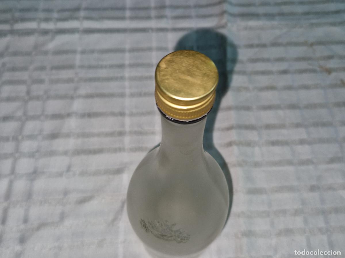 Coleccionismo: BONITA BOTELLA DE LICOR COLECCIONABLE. 30CM A - Foto 2