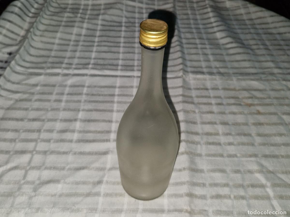 Coleccionismo: BONITA BOTELLA DE LICOR COLECCIONABLE. 30CM A - Foto 1